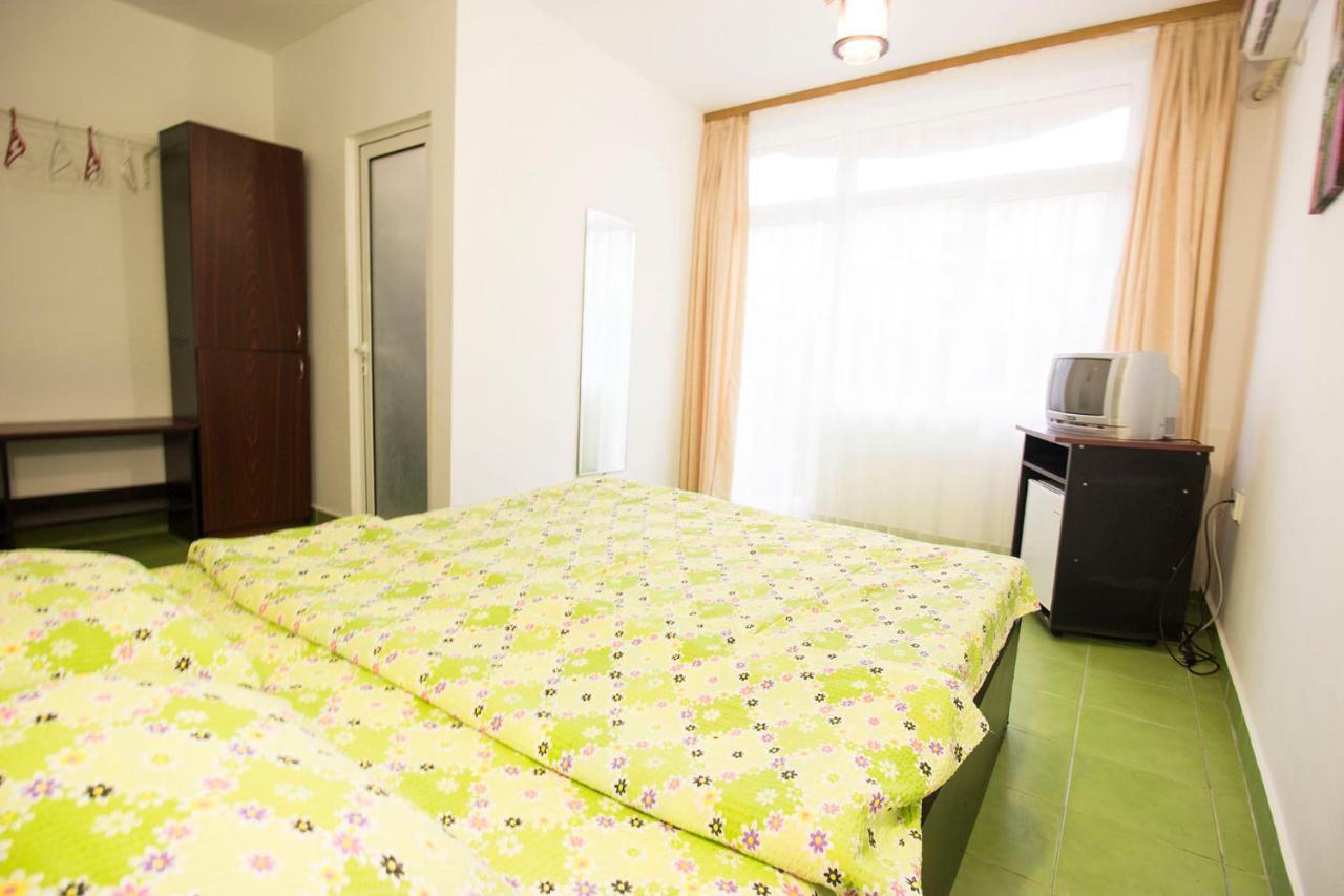فندق Vila Leonard كوستِنيست المظهر الخارجي الصورة