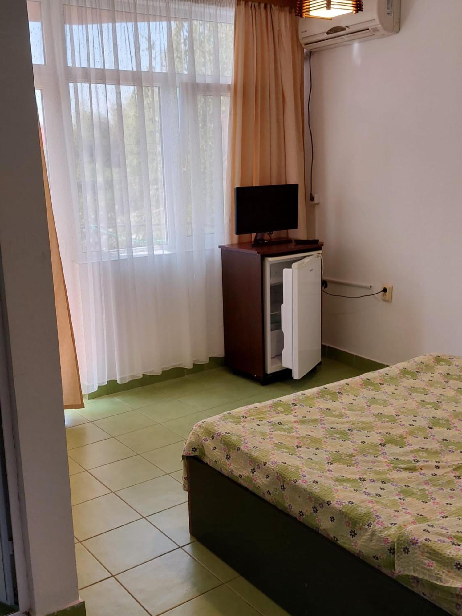 فندق Vila Leonard كوستِنيست المظهر الخارجي الصورة